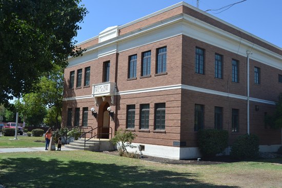 Former Lemoore city offices.